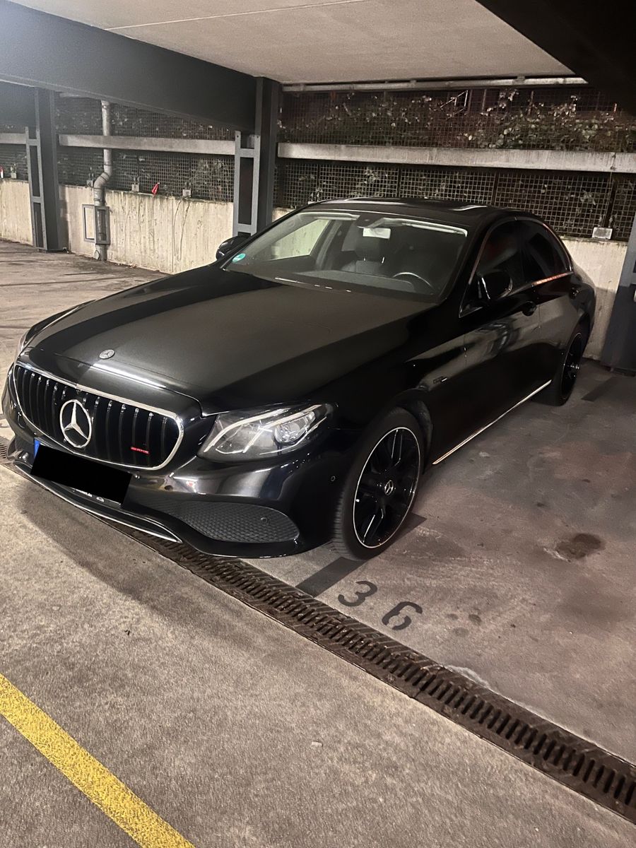 MERCEDES-BENZ E // 4MATIC 