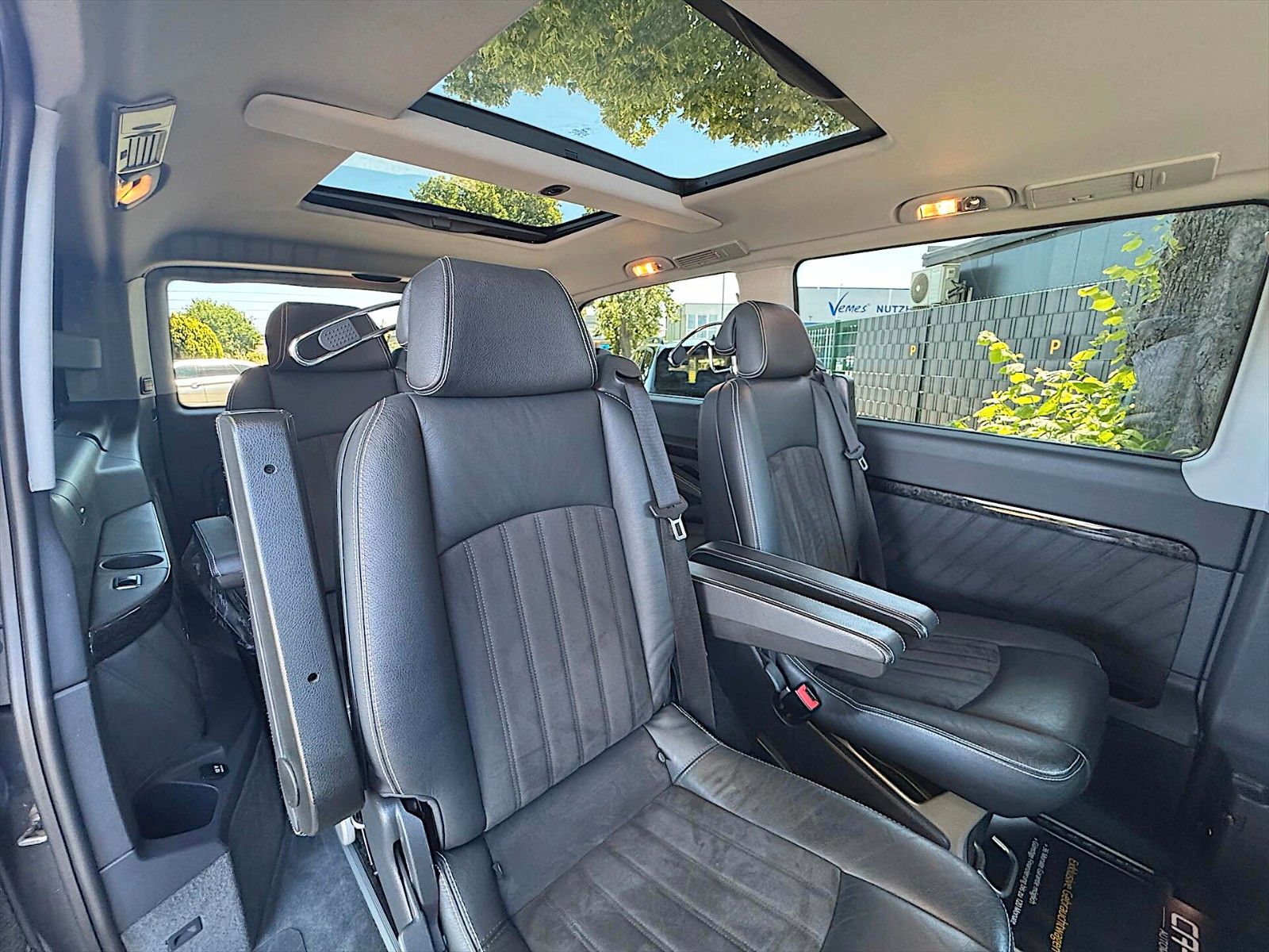 Fahrzeugabbildung Mercedes-Benz Viano 3.0 CDI Avantgarde Edition 125 lang *Pano*