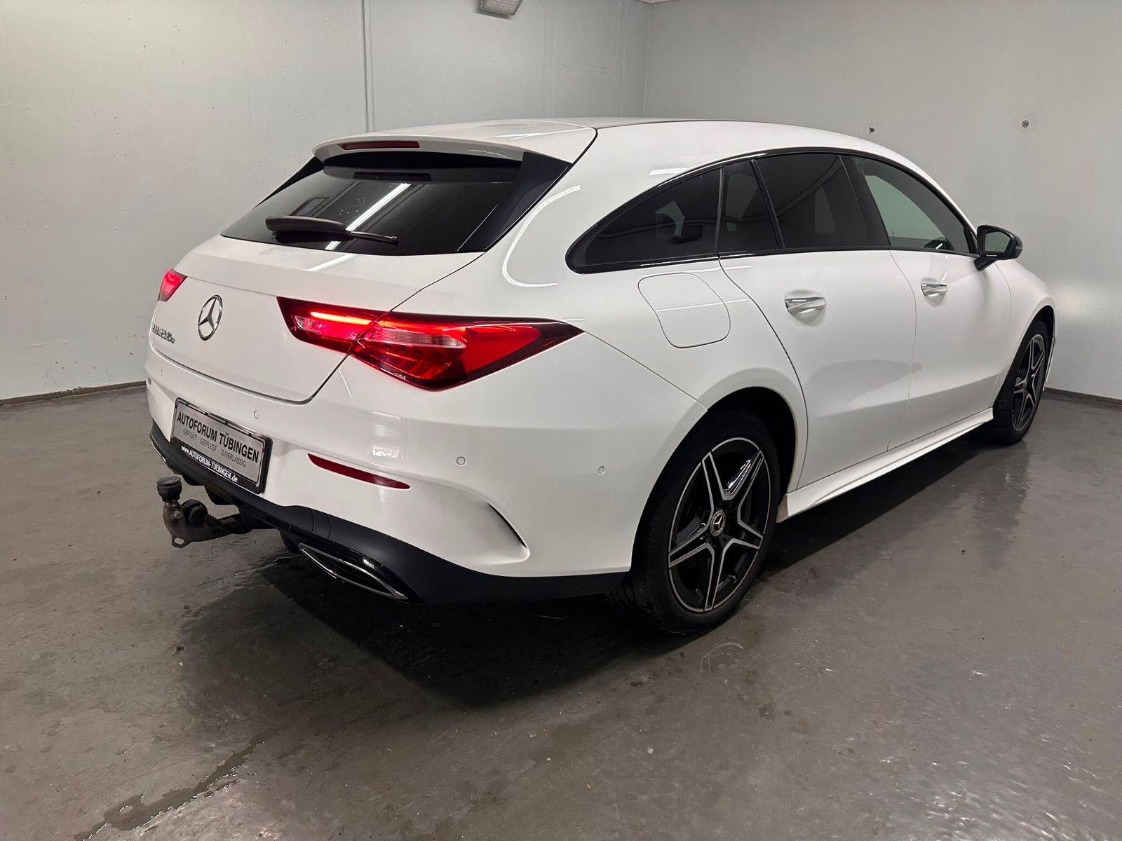 Fahrzeugabbildung Mercedes-Benz CLA 250 e Shooting Brake *AMG-LINE*PANORAMA*AHK*