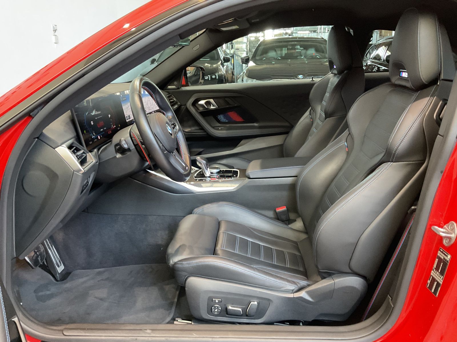 Fahrzeugabbildung BMW M2 Coupé | M Carbondach | HK Surround System | M