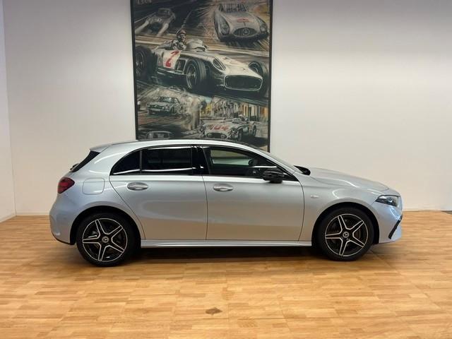 Mercedes-Benz A 250e AMG-Line Panorama Distronic Keyless Go