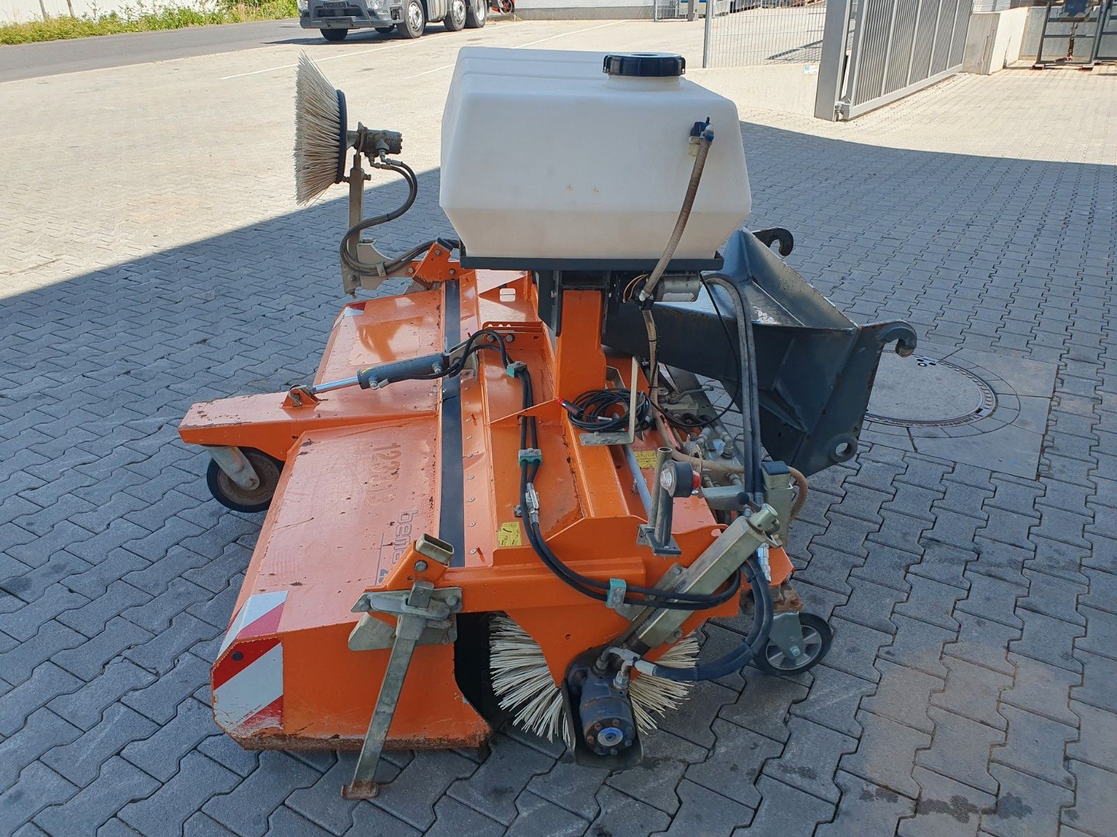 Fahrzeugabbildung Andere Bema 25 Dual Kehrmaschine / 2.050 mm / 2020