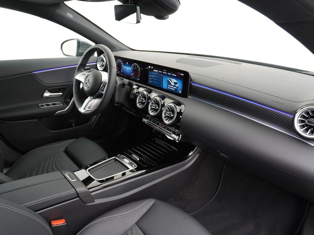 Mercedes-Benz CLA 180 Shooting Brake Star Edition Luxury Line