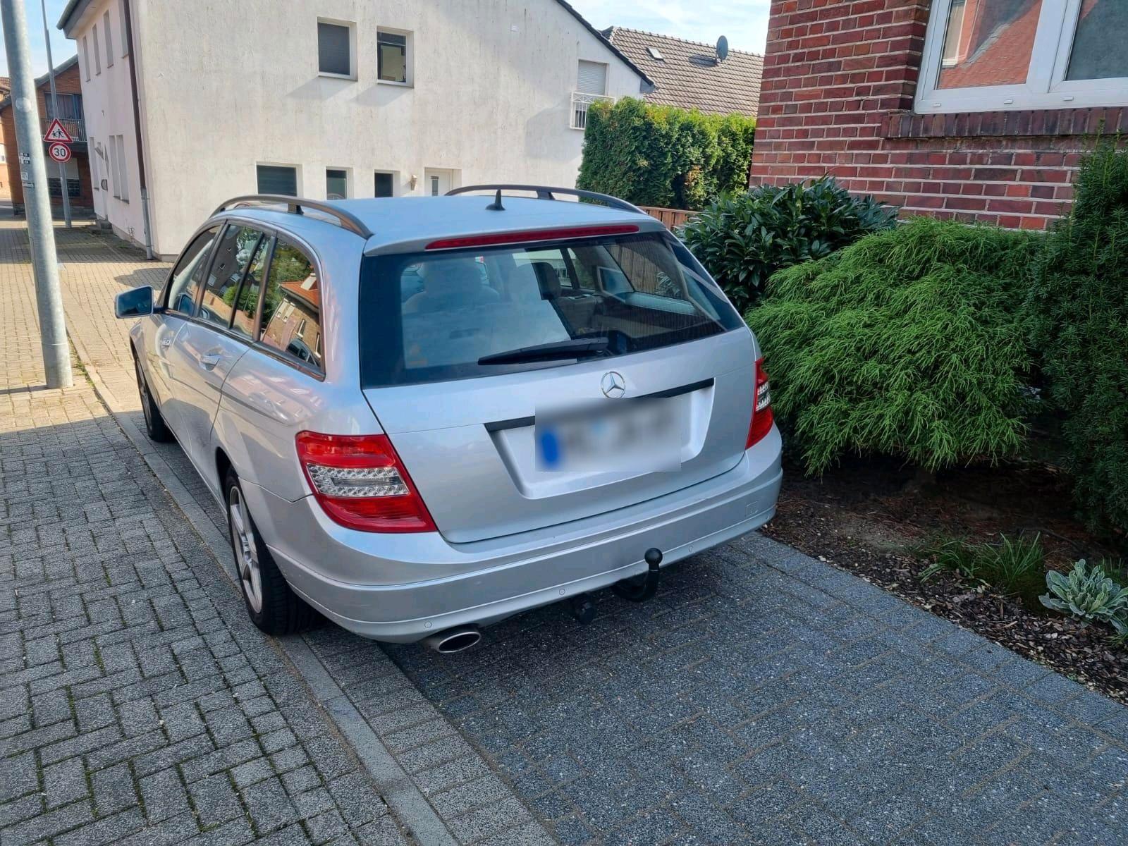 Mercedes-Benz 220 2010 — rear view