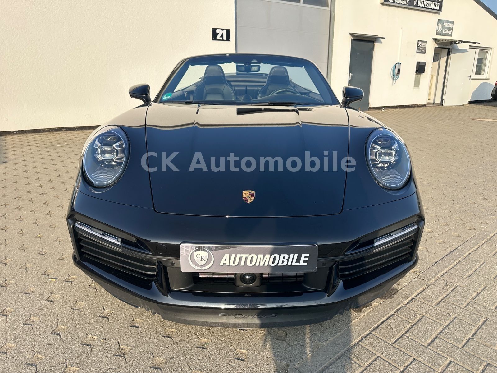 Fahrzeugabbildung Porsche 911 Turbo S Cabriolet Sport-Chrono/360°/ACC/LED