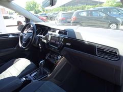 Fahrzeugabbildung Volkswagen Touran Highline BMT/Start-Stopp DSG **LED / NAVI