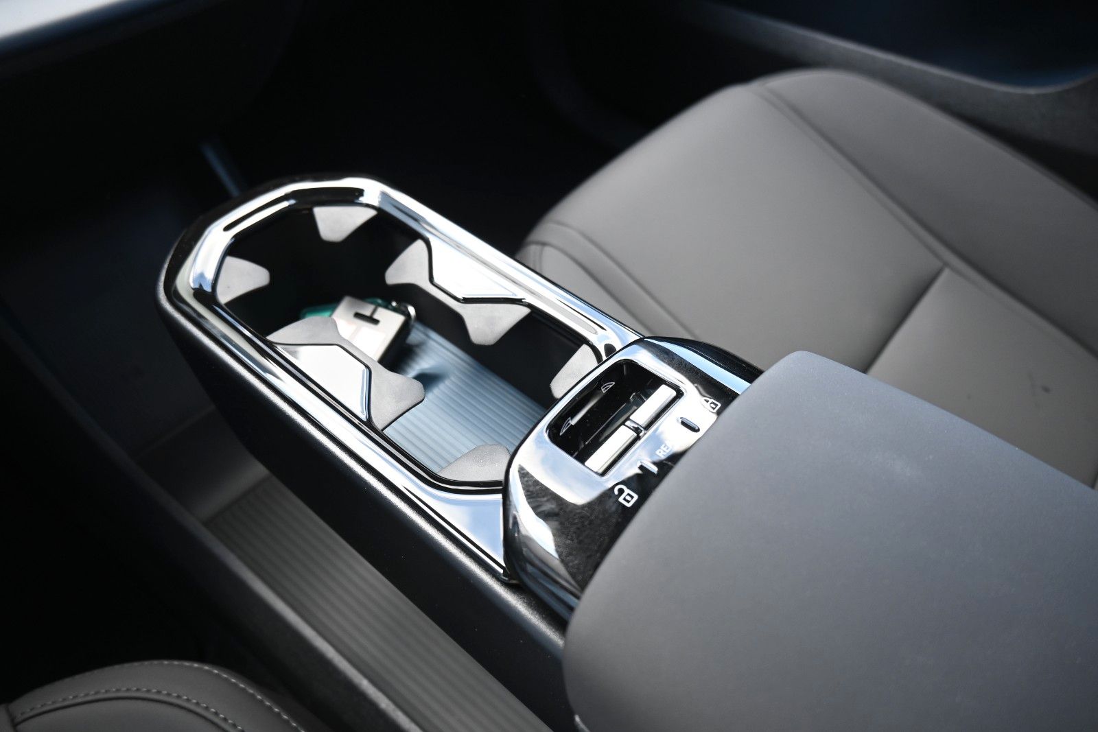 Fahrzeugabbildung Volvo EX30 CC Twin Motor Performance AWD Ultra*ACC