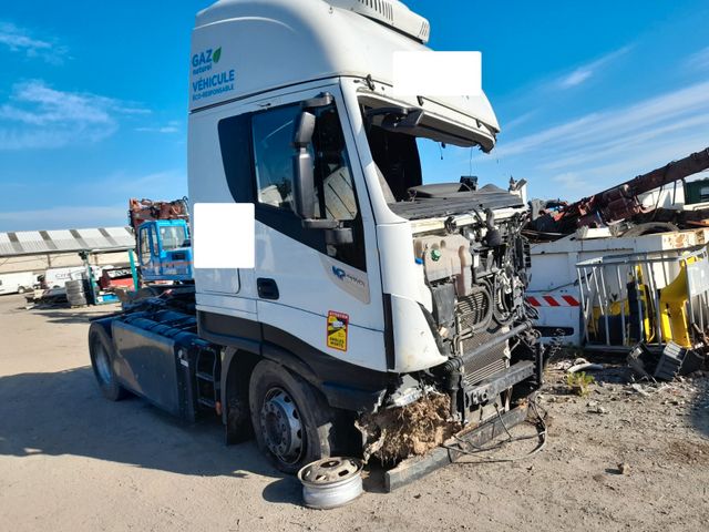 Iveco 440 S46