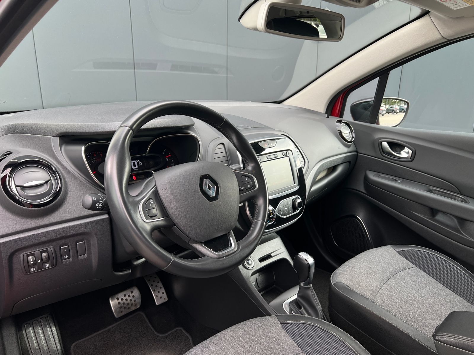 Fahrzeugabbildung Renault Captur Intens 1.3 TCe 150 *AHK,Navi PDC hinten,L