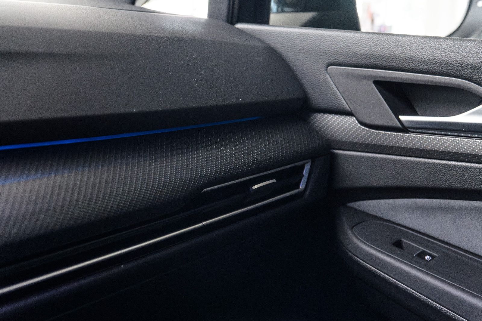 Fahrzeugabbildung Volkswagen Golf VIII R-Line +Led +Keyless+We Connect Plus