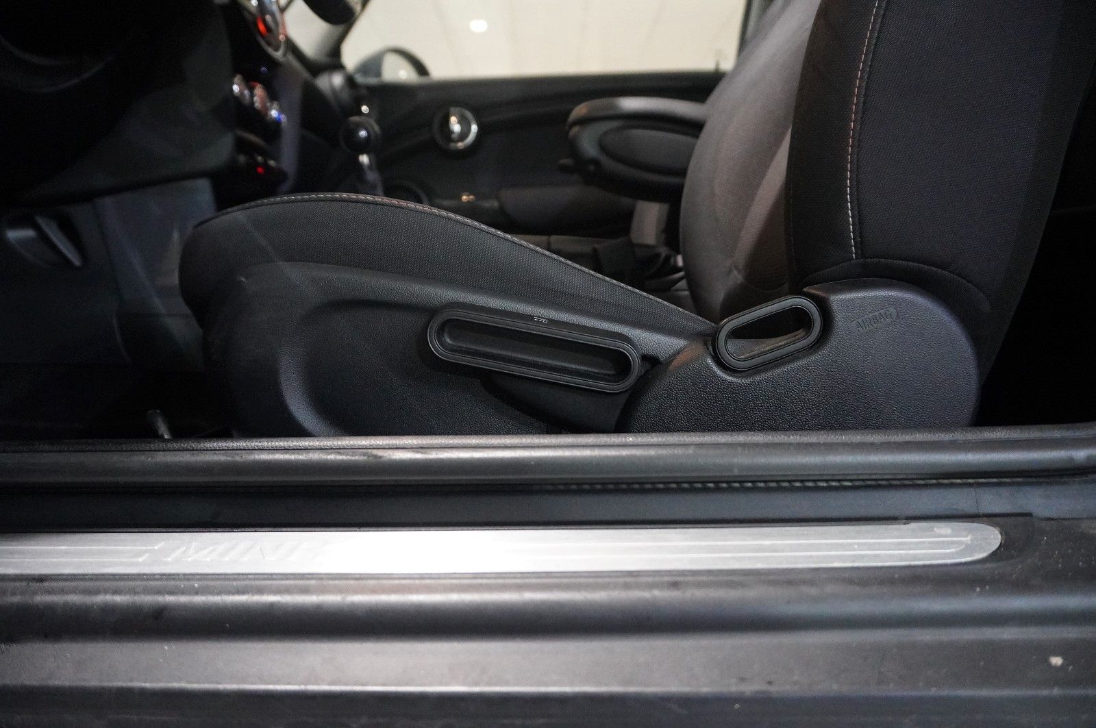 Fahrzeugabbildung MINI COOPER 1.5 3-TÜR PANO./SHZ/KLIMA/BT