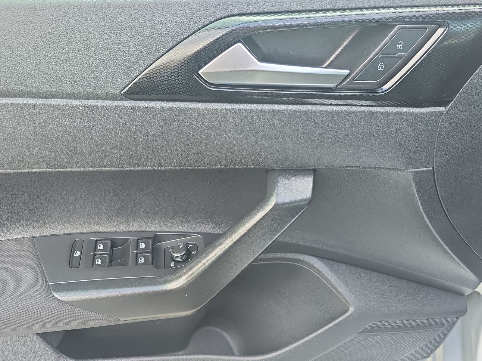 Fahrzeugabbildung Volkswagen Polo VI OPF Life LED PDC App-Connect NEUES MODEL