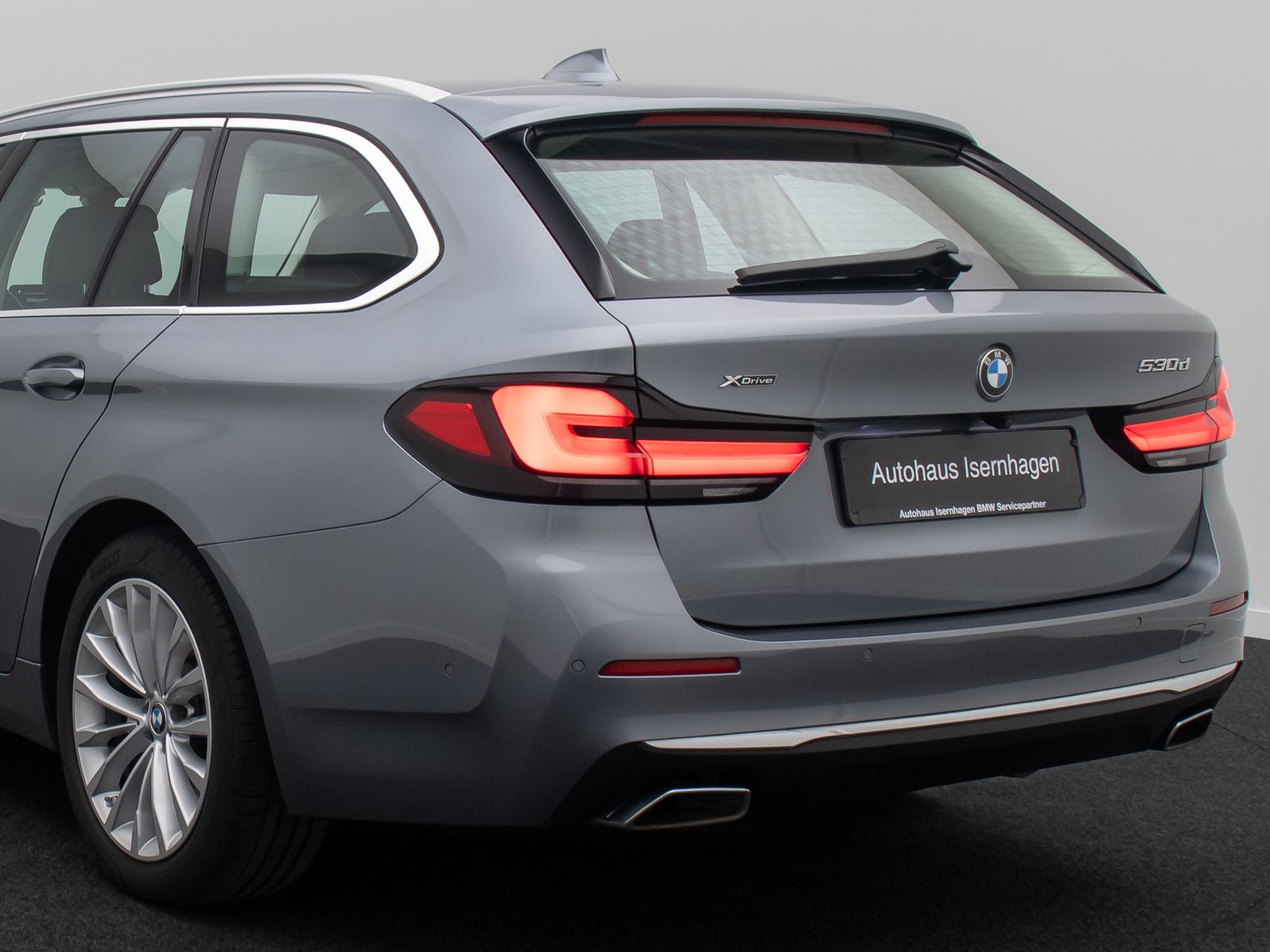 Fahrzeugabbildung BMW 530d xD Luxury Line AHK Alarm H/K DAB Individual