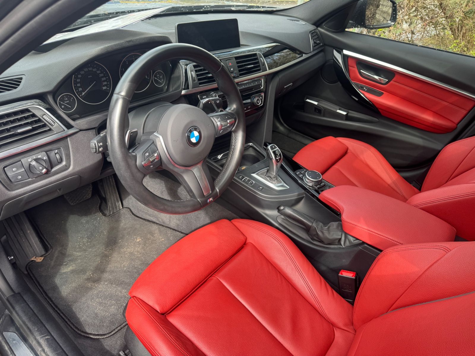 Fahrzeugabbildung BMW 330 xDrive Sport Line Panorama+HUD+erst 37500km