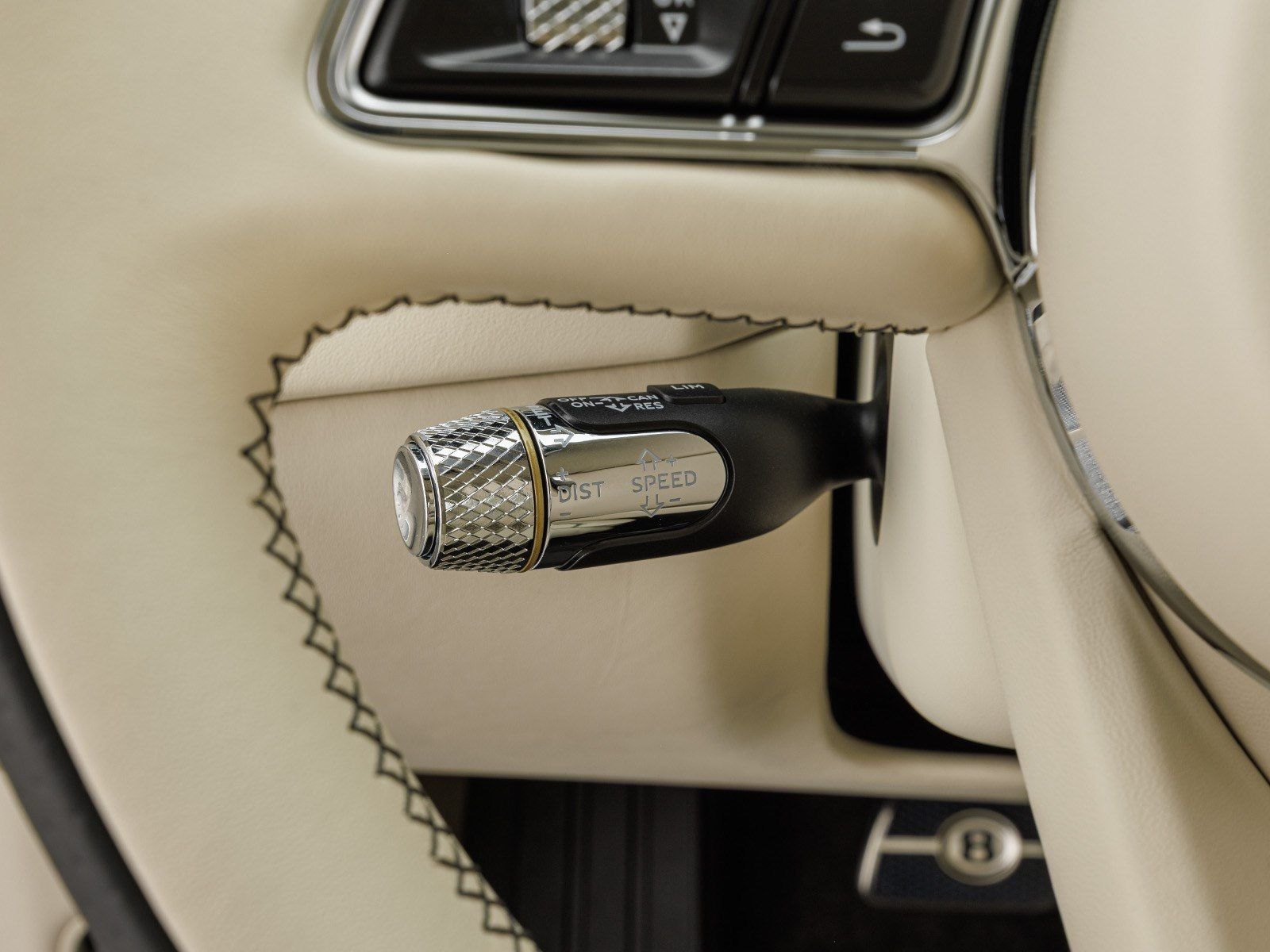 Bentley Flying Spur V8 / First Edition foto 14
