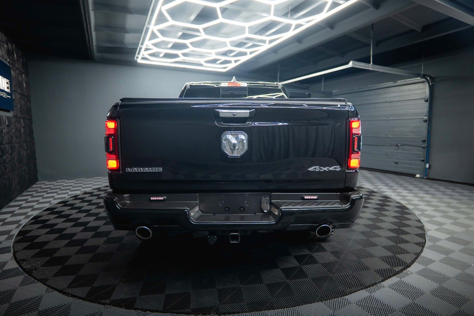 Fahrzeugabbildung Dodge RAM 5.7 V8 HEMI 4x4 LARAMIE Offroad Night LED