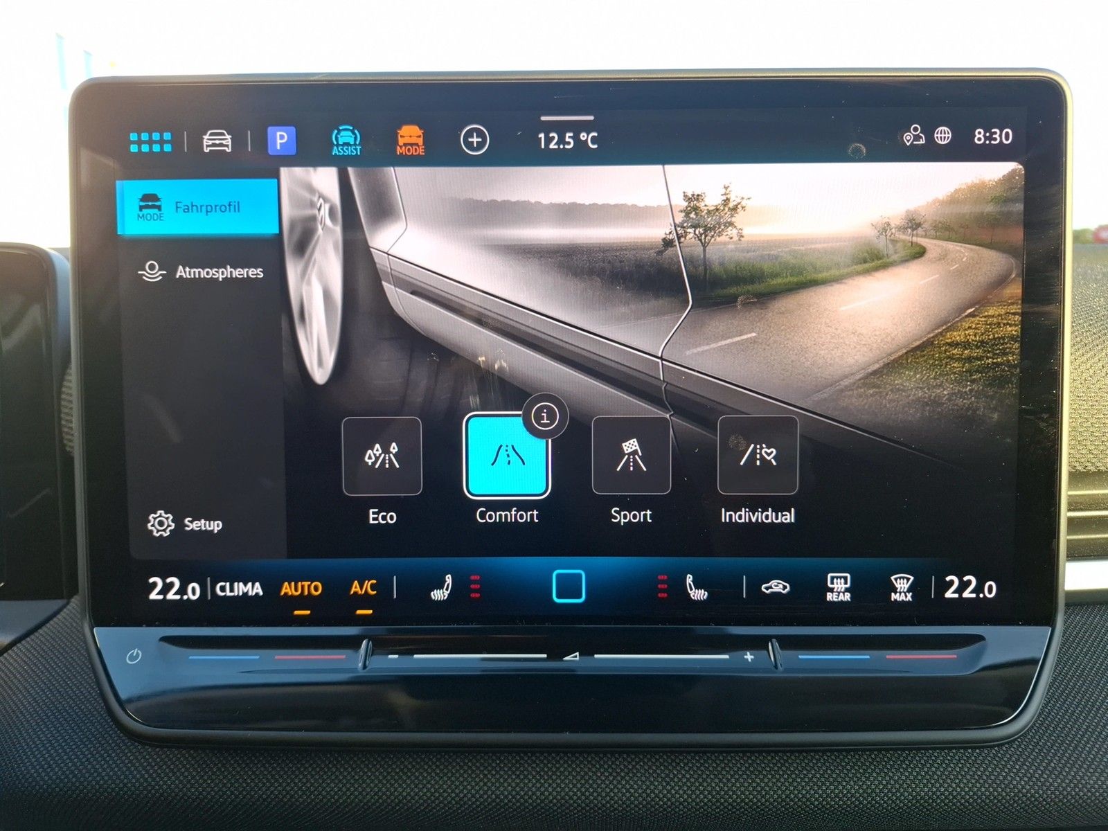 Fahrzeugabbildung Volkswagen T-Roc eTSI  Life DSG LEDplus Navi AID ACC RFK SH