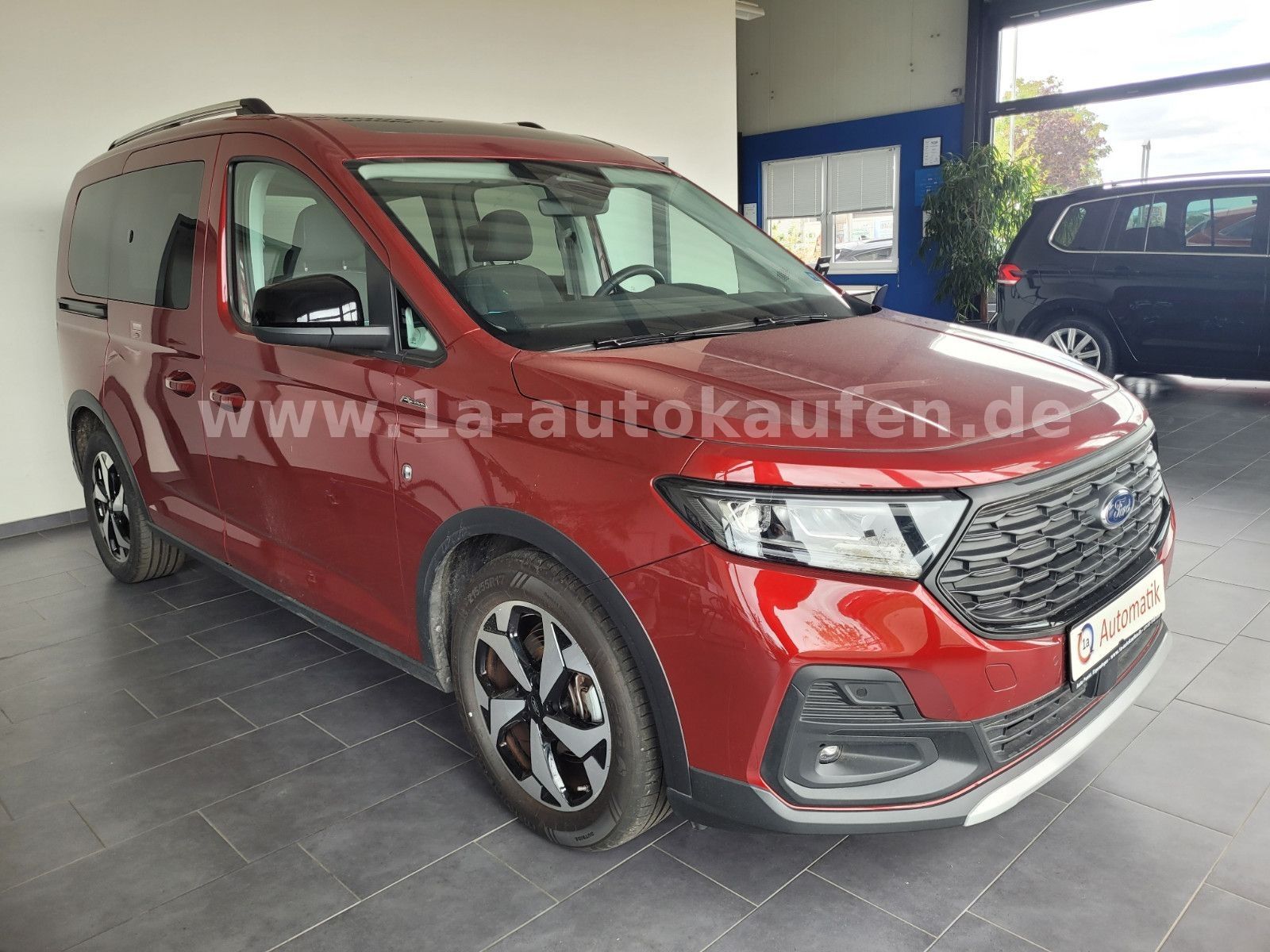 Ford Tourneo Connect L1 Plug-in Hybrid Active m. AHK imagem 3