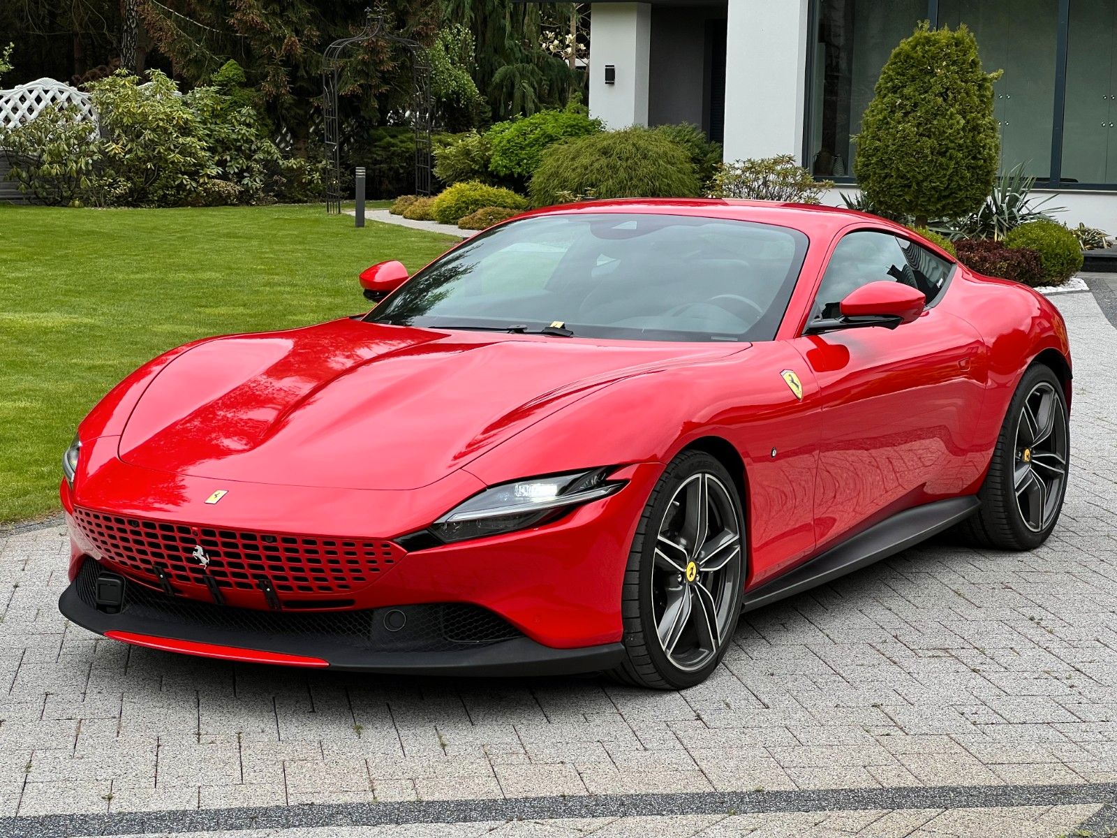 FERRARI Roma