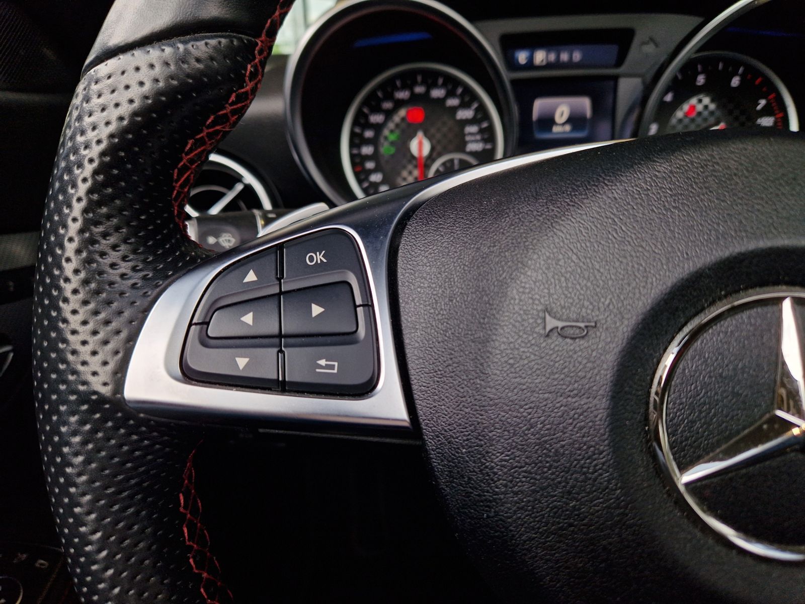 Fahrzeugabbildung Mercedes-Benz SLC 300 AMG MEMORY LED NAVI RFK