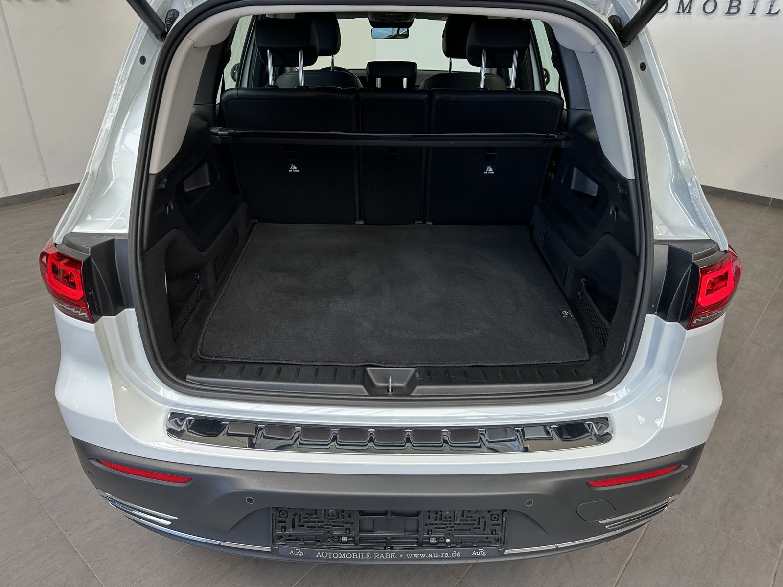 Fahrzeugabbildung Mercedes-Benz EQB 300 Progressive 4Matic NAV+LED+KAMERA+TOTWIN