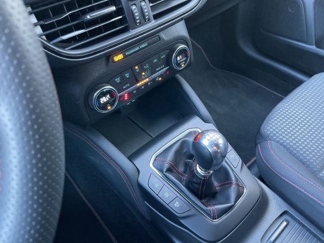 Fahrzeugabbildung Ford Focus 1.0 EcoBoost Mild-Hybrid, ST-Line Navi, Ei