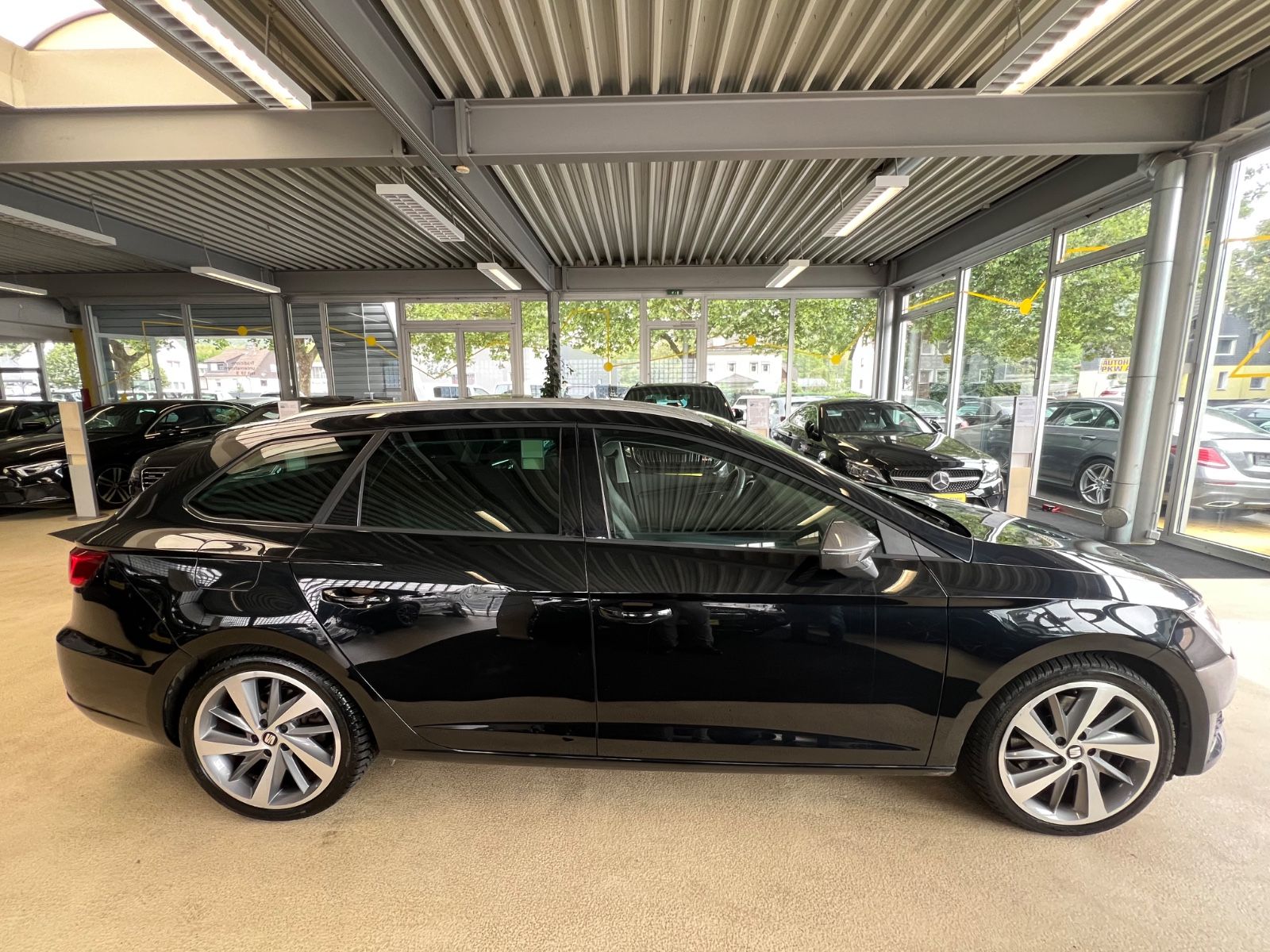 Fahrzeugabbildung SEAT Leon ST FR 2.0 TDI DSG AUTOMATIK *LED*1.HAND*