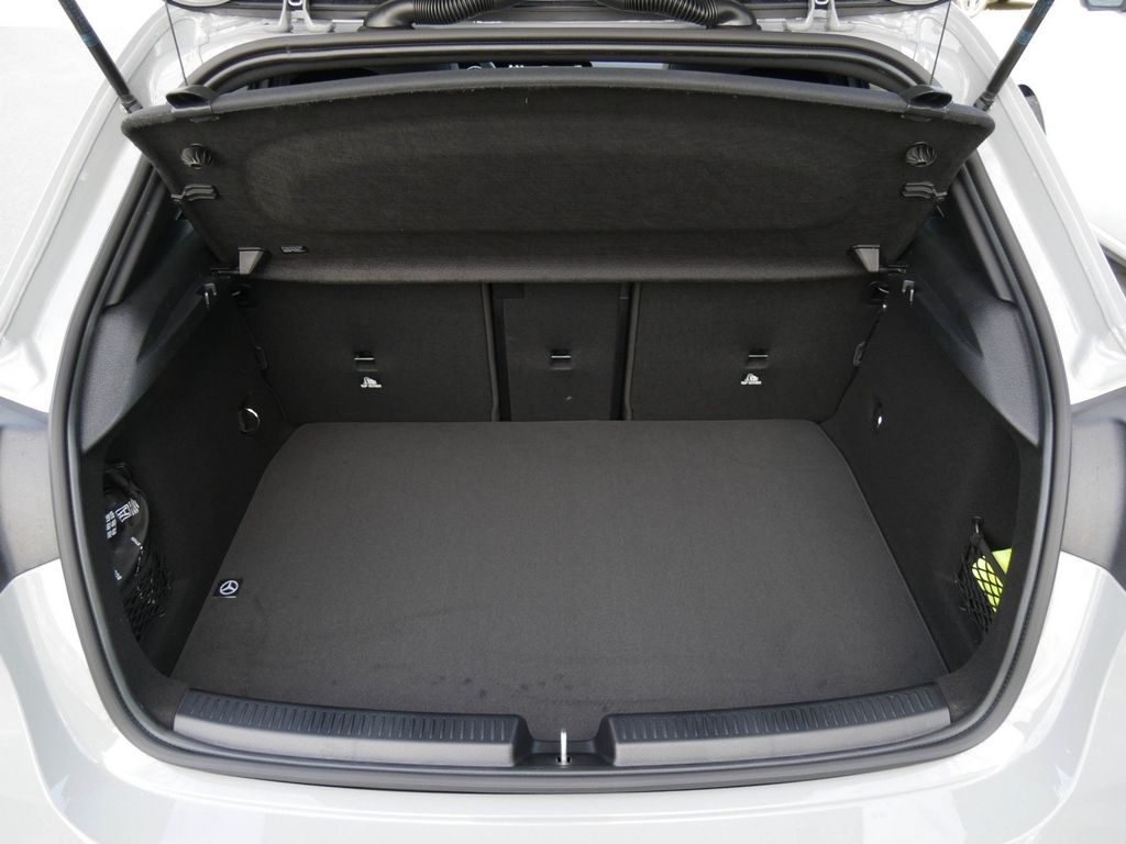 Mercedes-Benz A 200 Kompaktlimousine Special|AMG|PANO|DISTRO