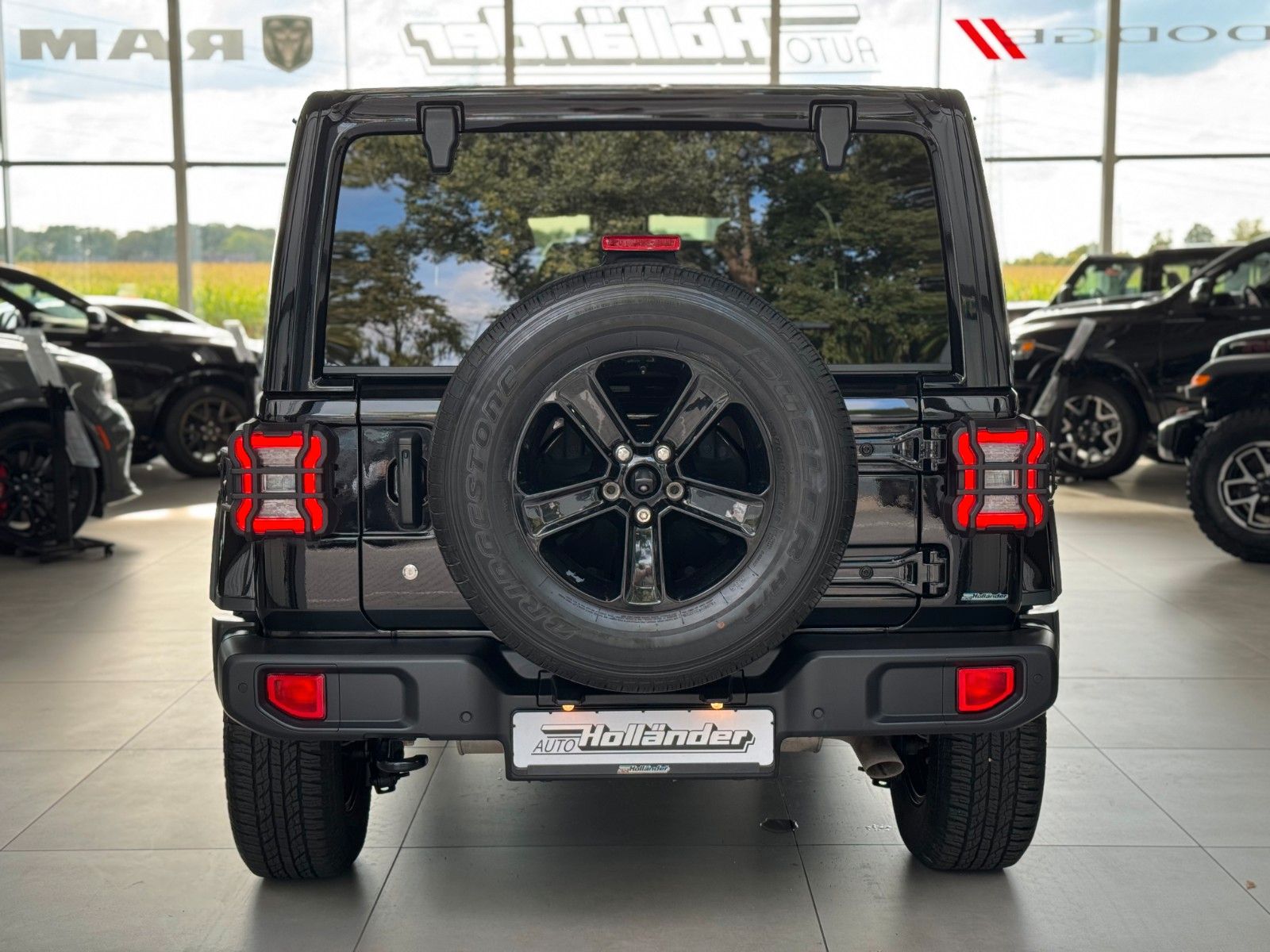 Fahrzeugabbildung Jeep Wrangler Unlimited 2.0 T-GDI Night Eagle Sky One