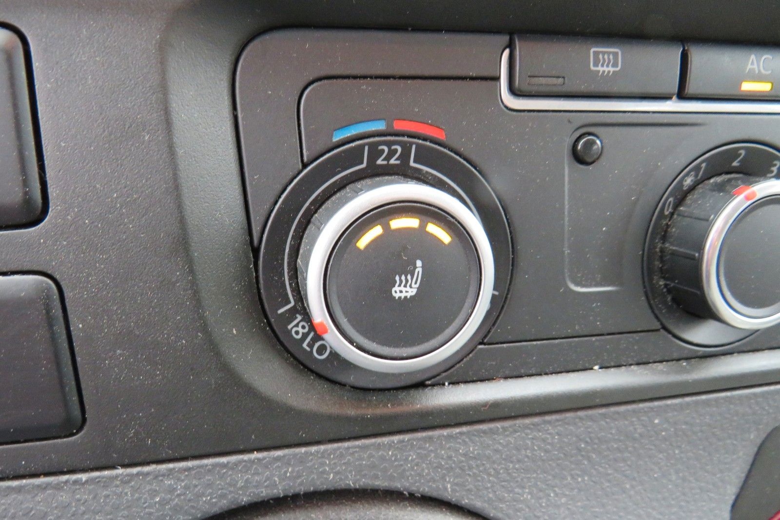 Fahrzeugabbildung Volkswagen T5 Kombi 4-Motion AHK 7 Sitz 158.000km