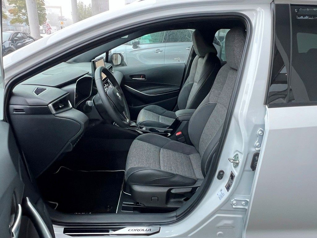 Fahrzeugabbildung Toyota Corolla TS 1.8 Hybrid Teamplayer Technikpaket