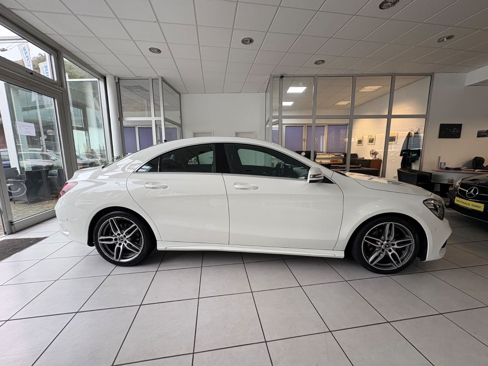 Fahrzeugabbildung Mercedes-Benz CLA 200 *AMG-Line*