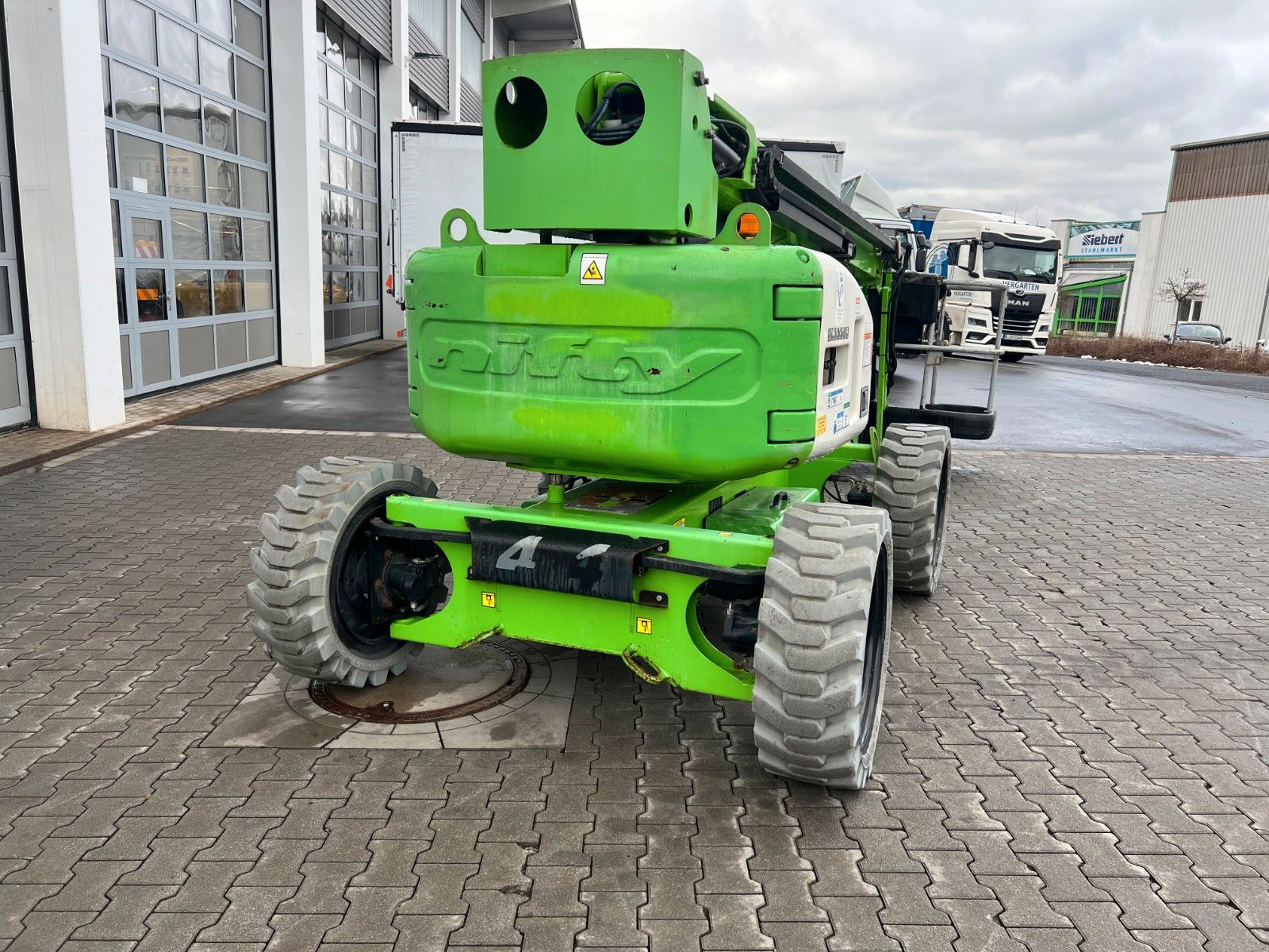 Fahrzeugabbildung Niftylift HR17 Hybrid 4X4 / 1.417h / 17m Arbeithöhe