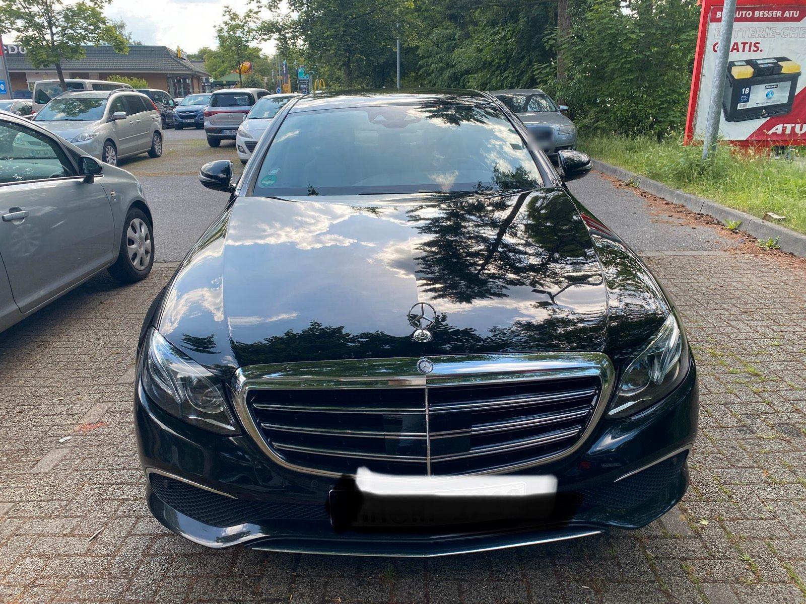Mercedes-Benz 220