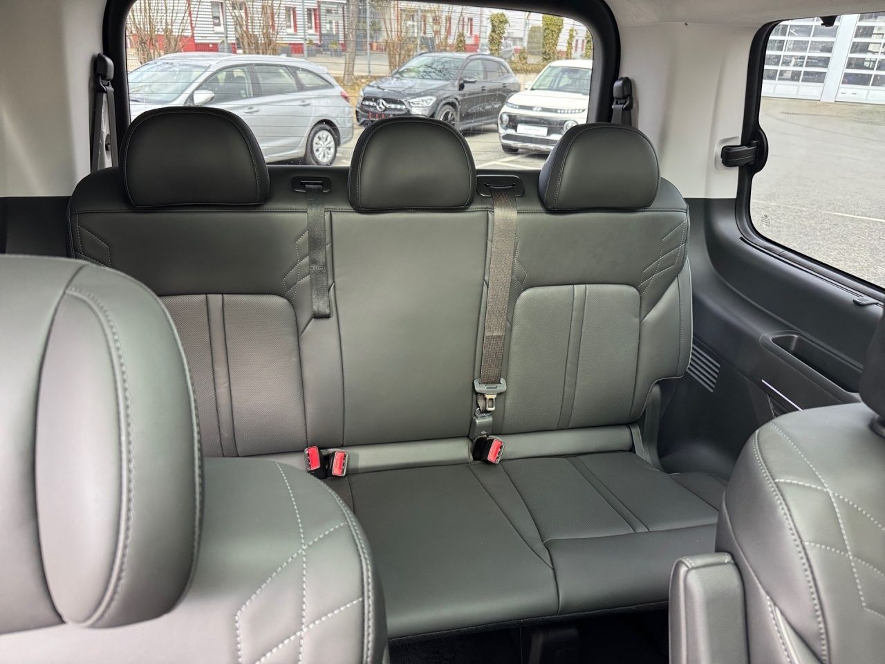 Fahrzeugabbildung Hyundai STARIA SIGNATURE *PANORAMADACH* 2xKlima 360 ACC