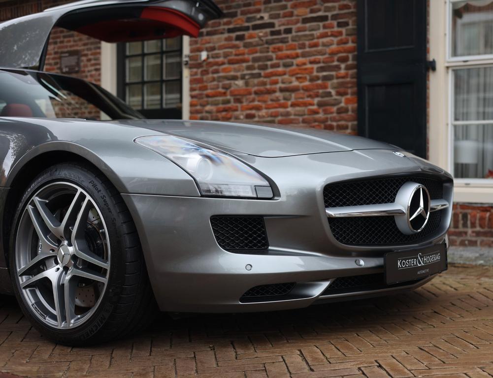 Mercedes-Benz SLS AMG