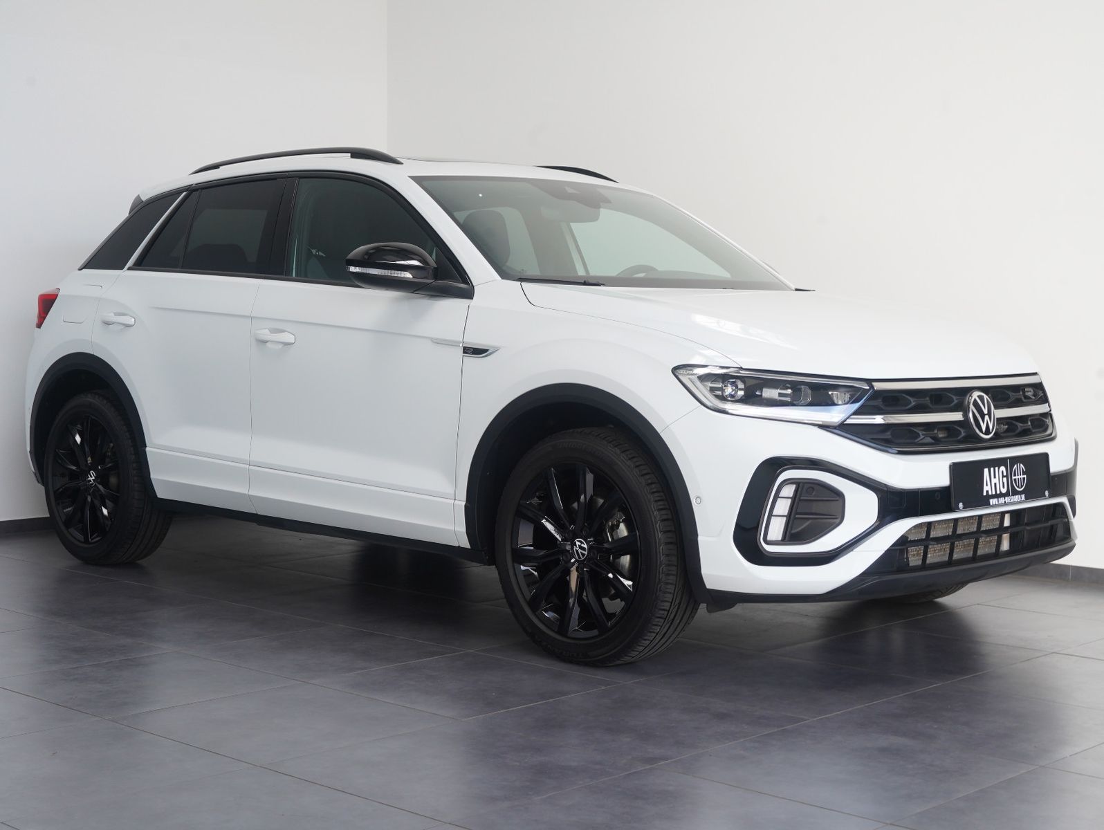 Fahrzeugabbildung Volkswagen T-Roc 1.5 TSI DSG R-Line BLACKSTYLE PANO