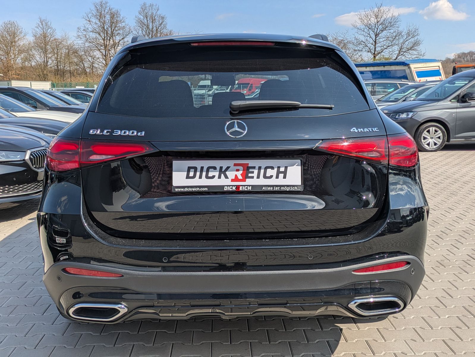 Fahrzeugabbildung Mercedes-Benz GLC 300 d 4M AMG PANO*DIGITAL-LIGHT*ACC*AHK*20"