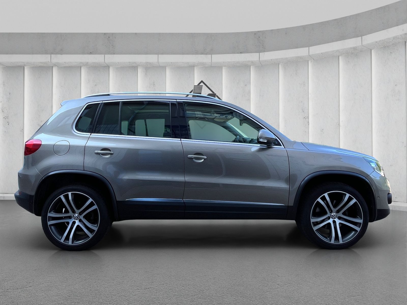Fahrzeugabbildung Volkswagen Tiguan Sport & Style**4Motion**DSG**Leder**TOP**