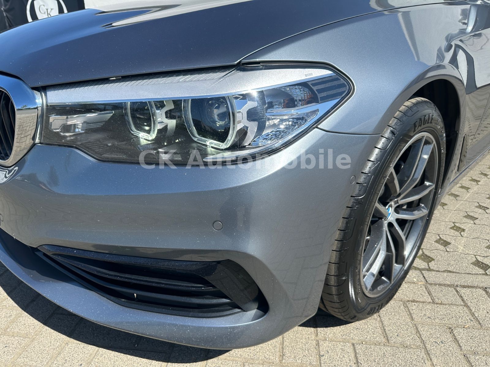 Fahrzeugabbildung BMW 530 i Lim. xDrive Sport Line/Navi/Leder/LED/Kam.