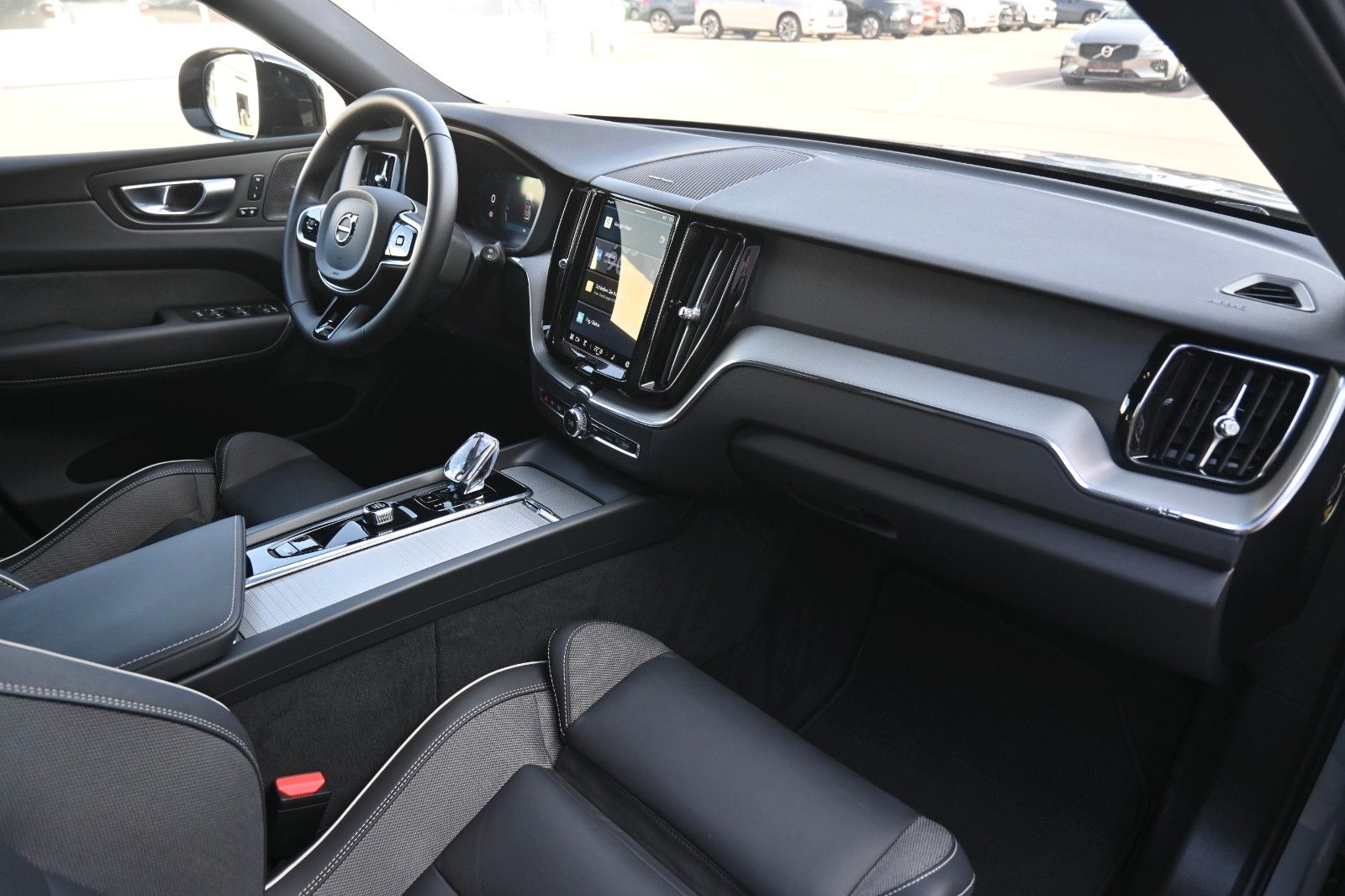 Fahrzeugabbildung Volvo XC60 B5 AWD Plus Dark*LED*H&K*CAM*BLIS*Google