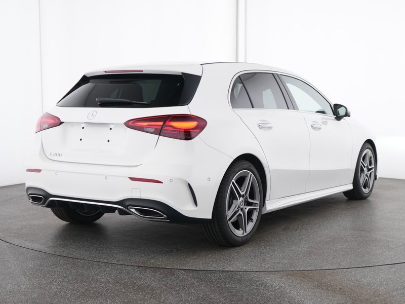 Fahrzeugabbildung Mercedes-Benz A 200 Edition AMG 360°+Distr+Ambi+Keyless+CarPla