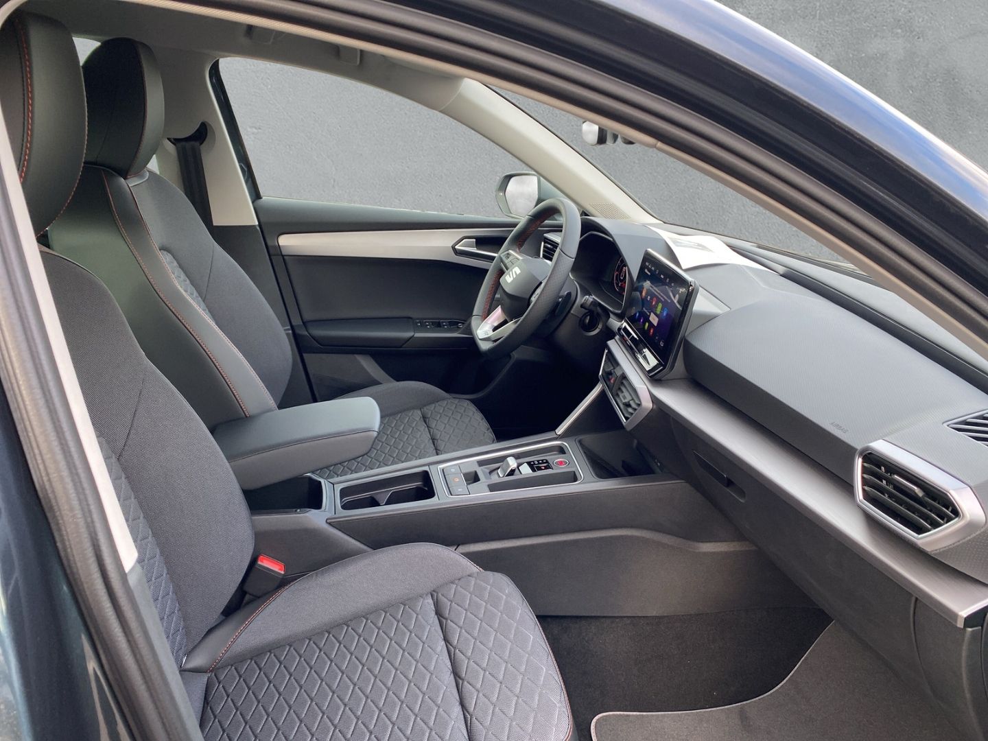 Fahrzeugabbildung SEAT Leon Sportstourer FR 2.0 TDI EU6d Navi digitales