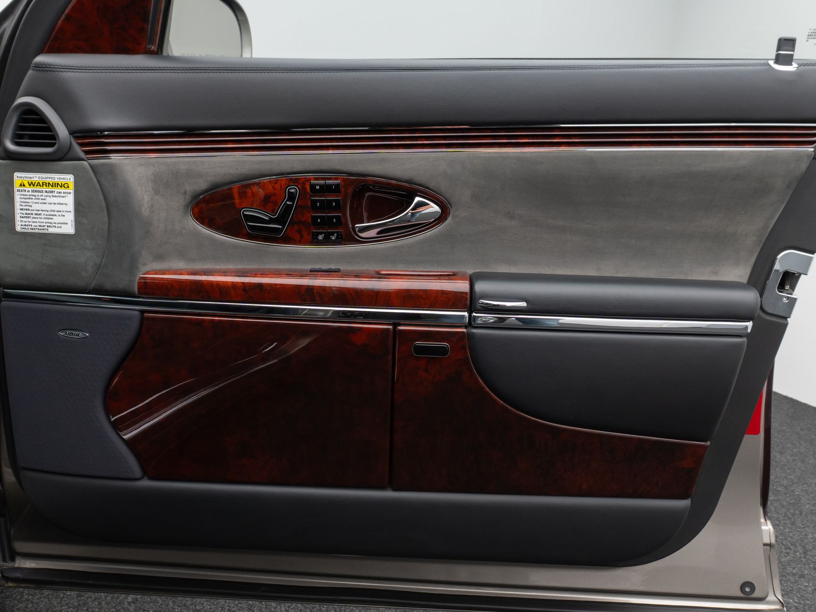 Fahrzeugabbildung Maybach 57 DUOTONE V12 Fondpaket Massage Solar VOLL