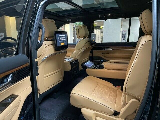 Fahrzeugabbildung Jeep GRAND WAGONEER SERIES III 6.4L V-8!!