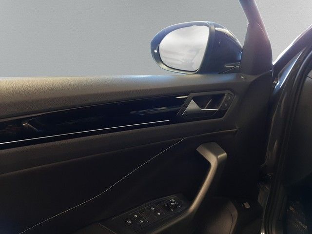 Fahrzeugabbildung Volkswagen T-Roc Black Style 2.0TDI DSG AHK Matrix Massage