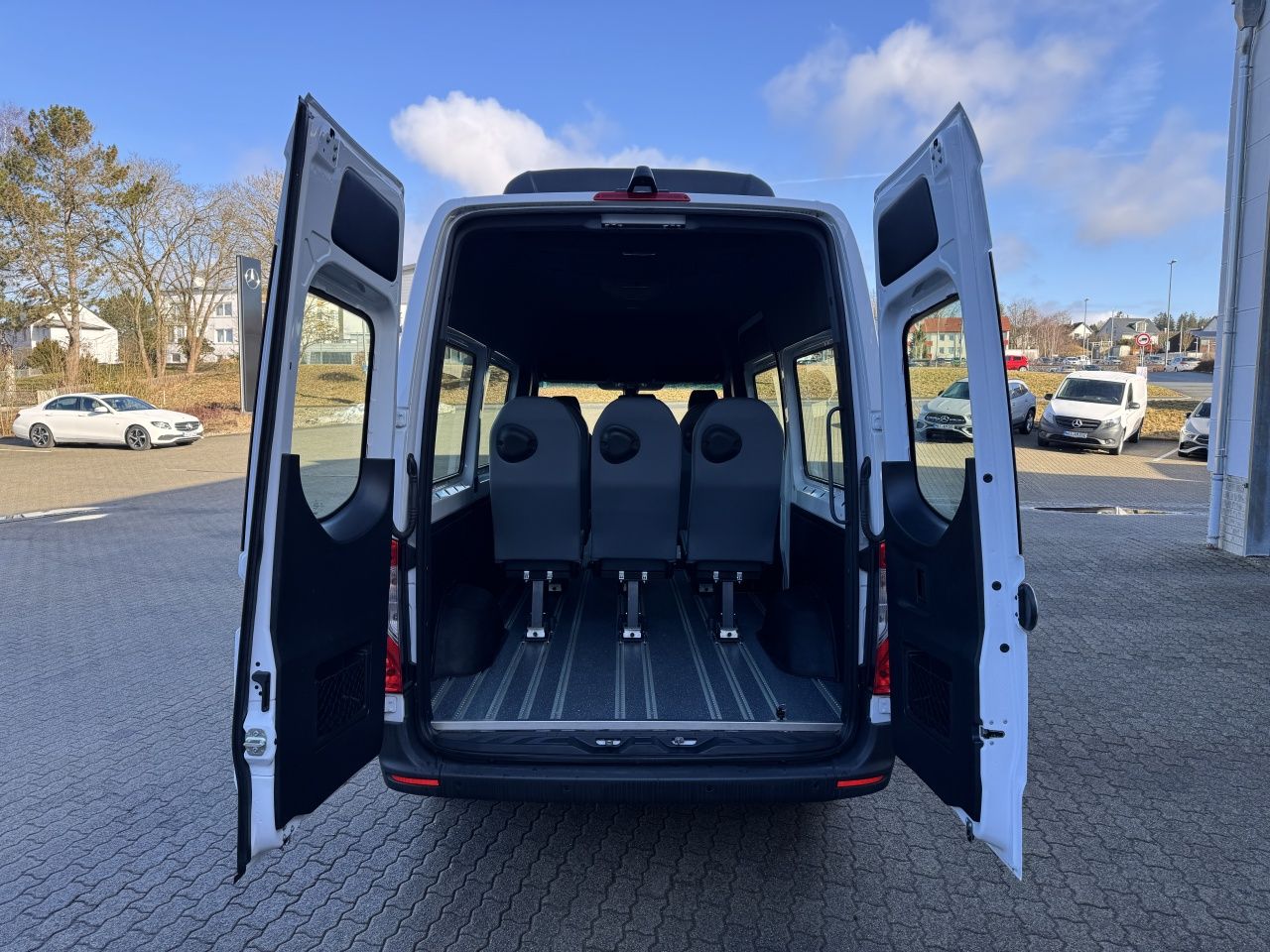 Fahrzeugabbildung Mercedes-Benz Sprinter 315 CDI Tourer Dachklima*9-Sitze*MBUX