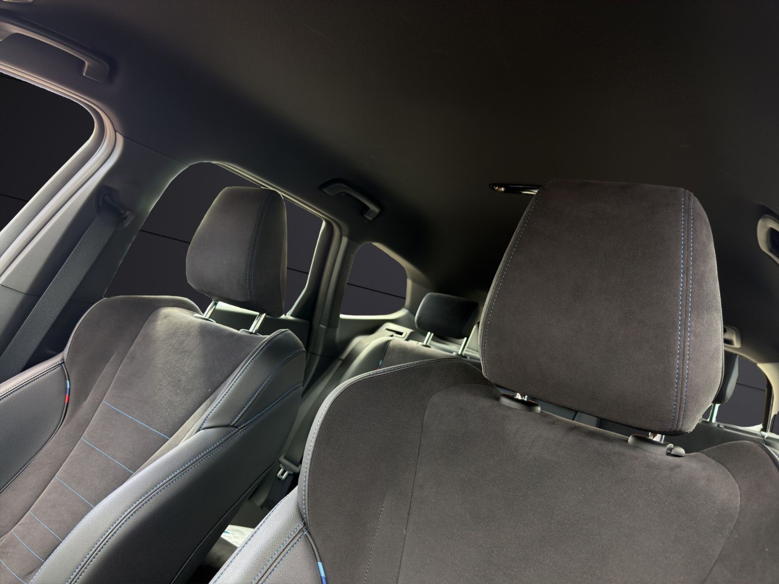 Fahrzeugabbildung BMW iX1 30 xDrive M Sport/Apple/Massage/Performance/