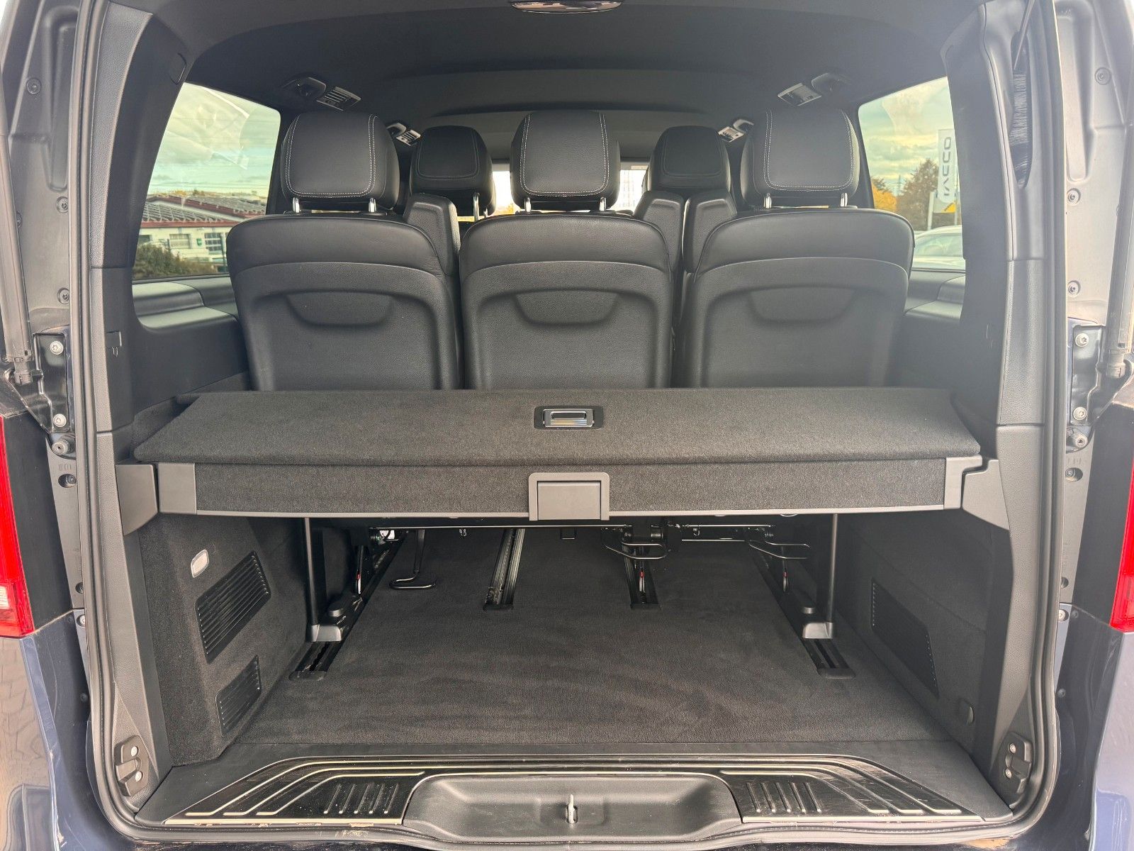 Fahrzeugabbildung Mercedes-Benz V 300 d AVA ED AMG AHK2,5to DISTRONIC