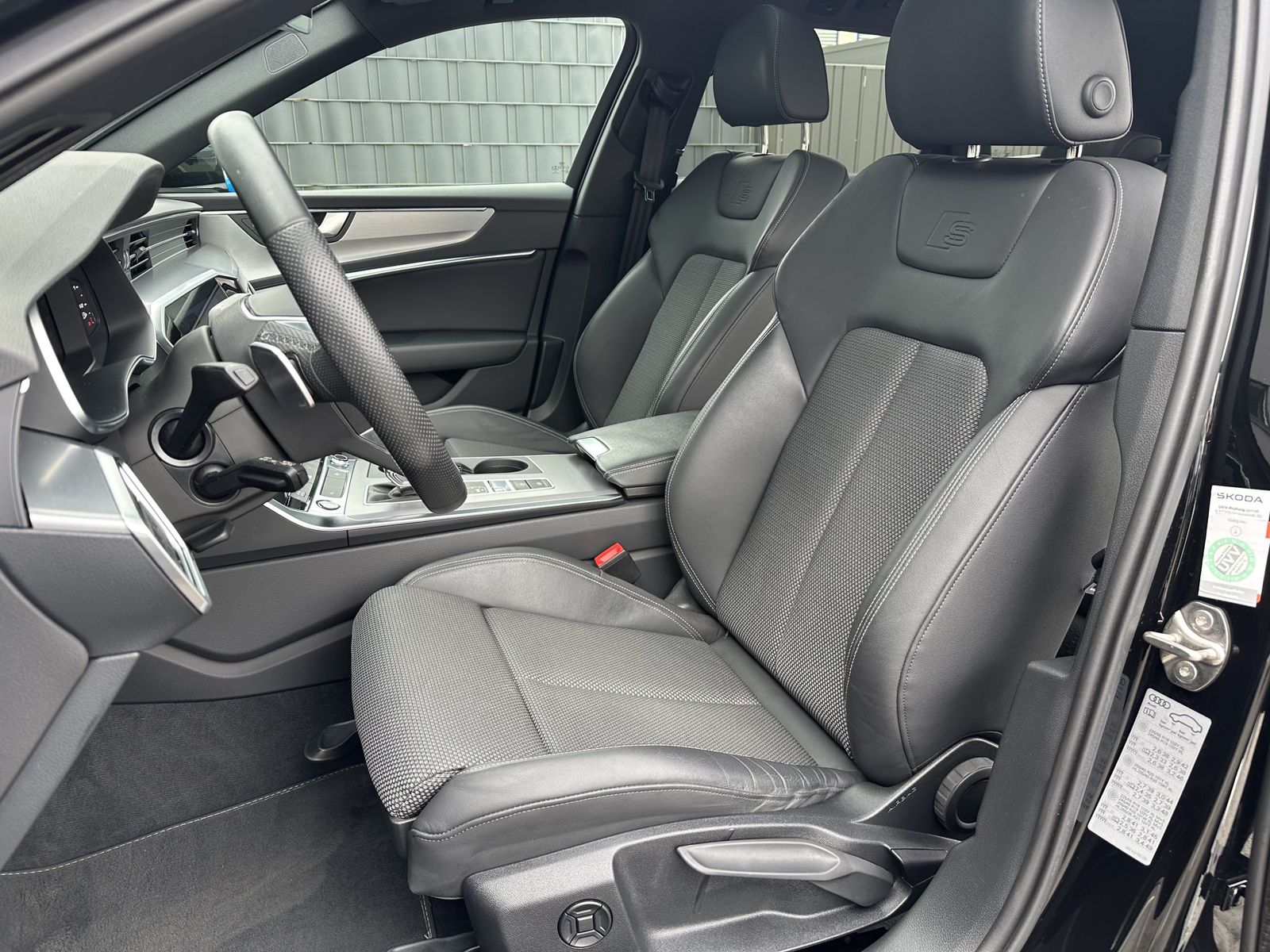 Fahrzeugabbildung Audi A6 Avant 50 TFSI e Qu S-Line+NAV+LED+AHK+PANO+VC